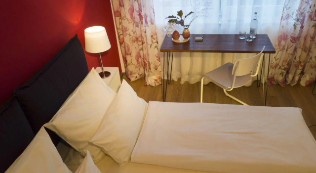 MY PLACE Hotel, Забронировать Отель Штерншанце Гамбург, рядом с Камеди-клуб "Квач" в кафе "Кезе Гамбург"