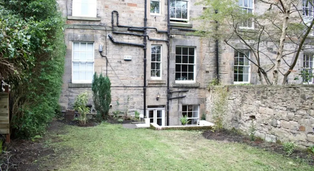 Central, Garden Flat, Sleeps 4, Perfect Location