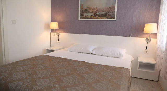 7. Art Feslegen Hotel