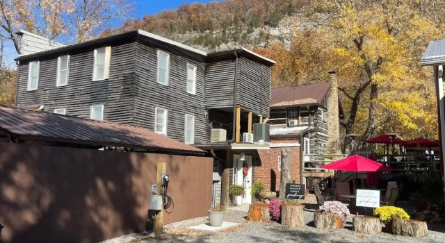 Место под палатку The Olde Mill Inn Bed & Breakfast