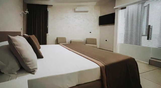 Bee Queen Hotel