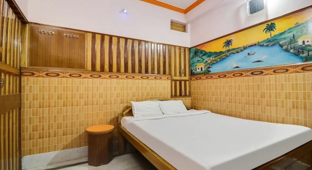 Spot On 45094 Hotel Madhu Complex