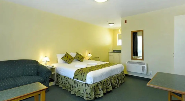 Студия с балконом и с красивым видом из окна Abelia Motor Lodge
