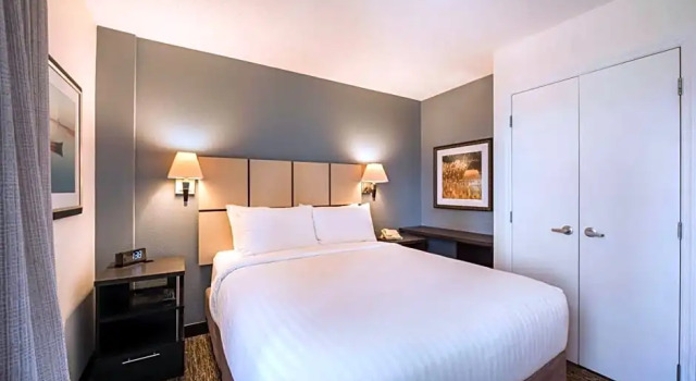 Четырёхместный люкс c 1 комнатой Sonesta Simply Suites Clearwater St Petersburg