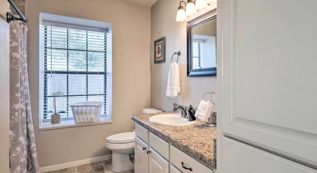 Коттедж Vacation Rental Home Near College Station