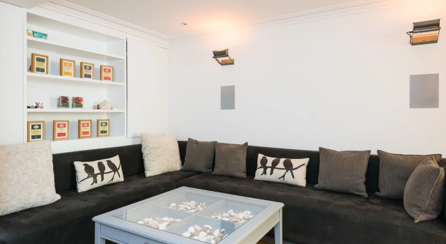 Beautiful 2BR Home With Conservatory and Garden