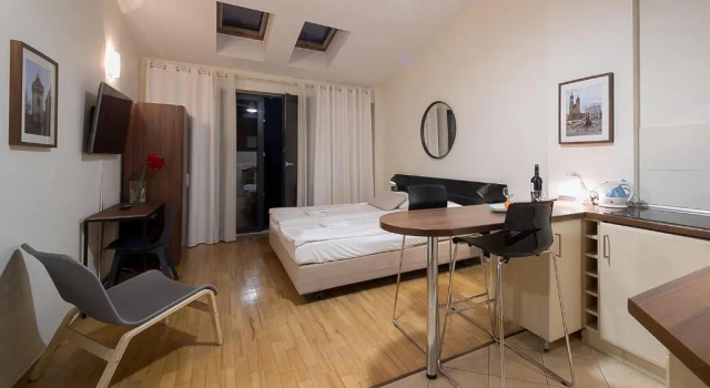 Main Square Studio with TERRACE & Air condition, Забронировать Апартаменты/квартира Апартаменты Кракова, рядом с Church of the Holy Apostles Peter and Paul, Апартаменты/квартира