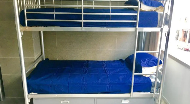 Кровать в общем номере Metro Adventurer Backpackers