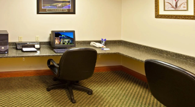 Holiday Inn Express & Suites Logan By IHG, Buchen Sie Hotel SPA-Hotels in West Virginia, SPA