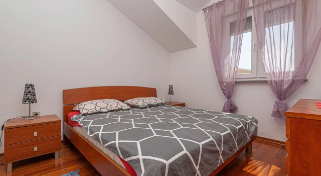 Stunning Apartment in Srima With 1 Bedrooms and Wifi