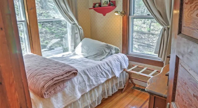 Dainty New Preston Cottage w/ Dock & Lake Views!, Boek Vakantiehuis New Preston Connecticut
