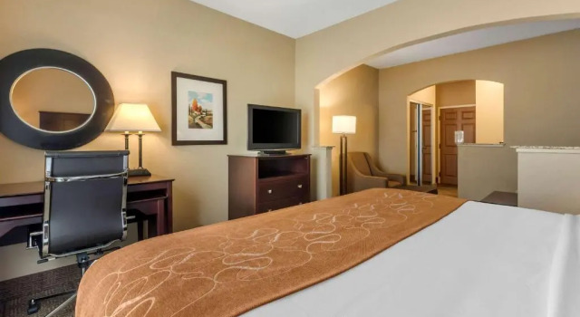 Suite Comfort Suites near Route 66