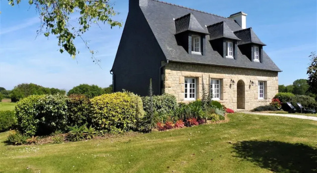 Коттедж Holiday Home in Port-blanc Near Sandy Beaches