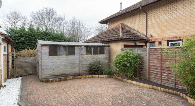 Milton Keynes Close to Station 6 bed Free Parking, Забронировать Отель Отели Бакингемшир с парковкой, Парковка