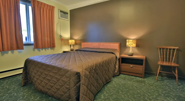 Четырёхместный люкс Bowmont Motel