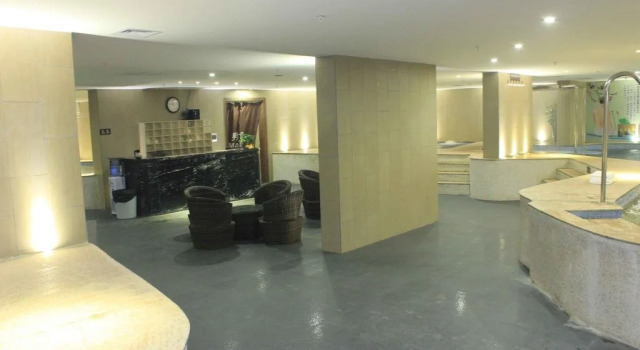 Lixin International Hotel, Book Hotel Hoteller i Qingyuan med pool, Swimmingpool