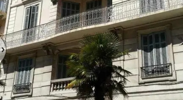 SUQUET - BEACH 100m & PALAIS DES FESTIVALS 600m
