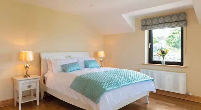 Luxury 4 Bedroom Holiday Home Overlooking the sea on Valentia Island, Book Hotel Hotels in Kerry with Parking, Parking