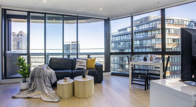 Апартаменты c 1 комнатой с балконом и с видом на город Docklands high level 1 Bedroom Apartment with pool by KozyGuru