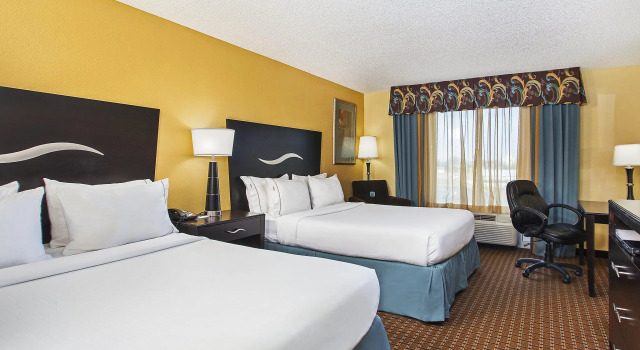 Четырёхместный номер Standard Holiday Inn Express & Suites Somerset Central by IHG