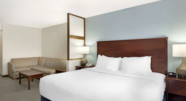 Двухместный люкс Best Western Plus Crossroads Inn & Suites