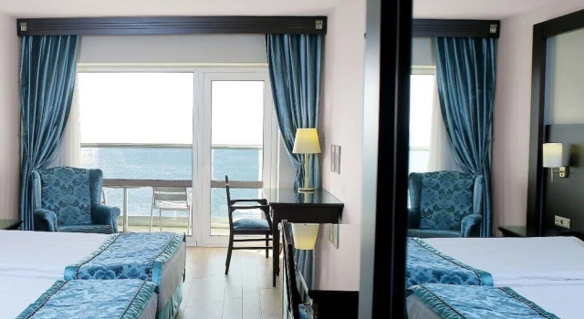 Двухместный номер Standard с балконом и с видом на море Ege Palas Business Hotel