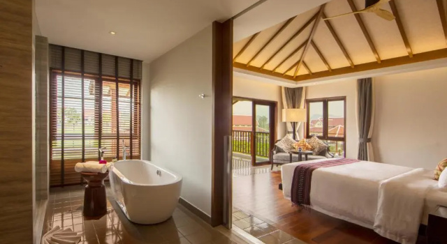 Двухместный номер Deluxe с красивым видом из окна Pullman Luang Prabang