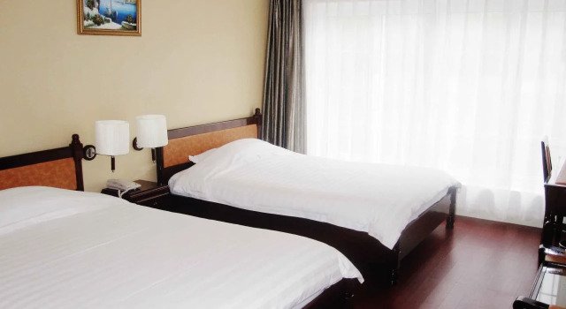 Lavy Hotel