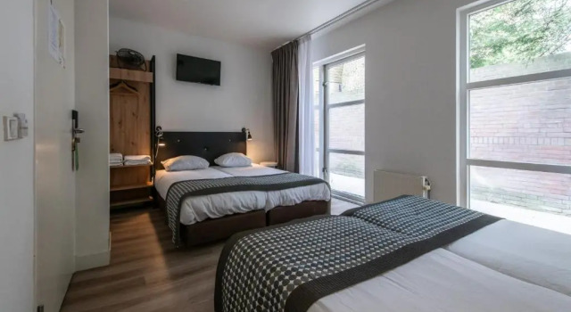 Четырёхместный номер (Окно не гарантируется) Acostar Hotel