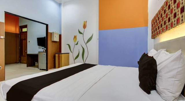 Standard Suite Hotel O Solo near RS JIH Solo formerly Azifa Inn