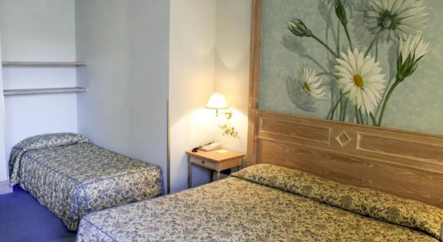 Трёхместный номер Hotel De La Ville