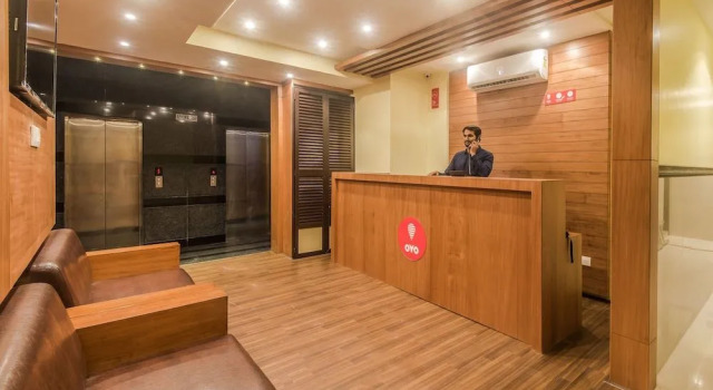 Oyo 9187 Adlon International	, Забронировать Отель Отели штата Махараштры с завтраком, Завтраки