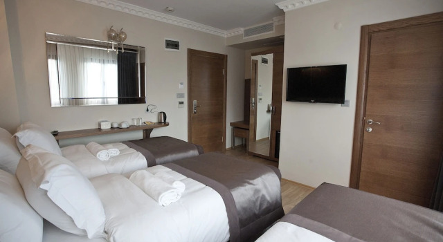 Standardní Třílůžkový pokoj s balkonem Pera Line Hotel