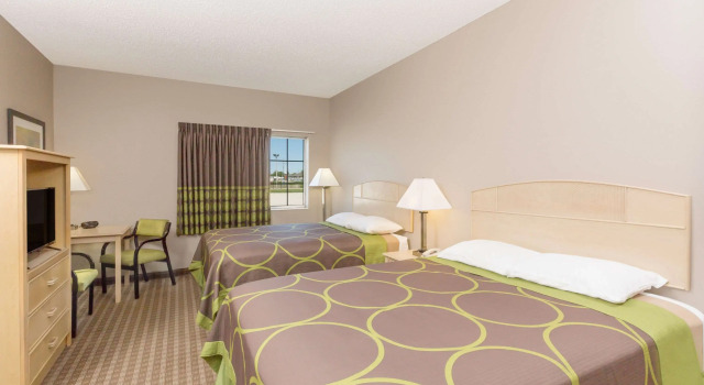 Super 8 by Wyndham Carroll/East, Varaa Mini-hotelli Hotellit Iowa uima-altaalla, Uima-allas