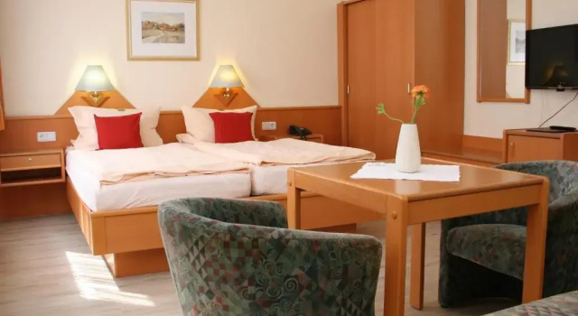 Трёхместный номер Standard Hotel Petersen