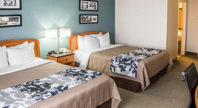 Четырёхместный номер Standard Sleep Inn & Suites Davenport - Quad Cities