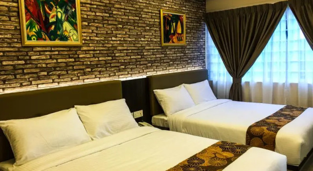 Łóżko w pokoju wieloosobowym Louis Hotel