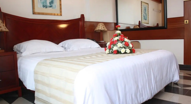 Peacock All Suites, Buchen Sie Hotel Hotels in Daressalam mit Frühstück, in der Nähe von Zanzibar Ferry Terminal, Frühstück
