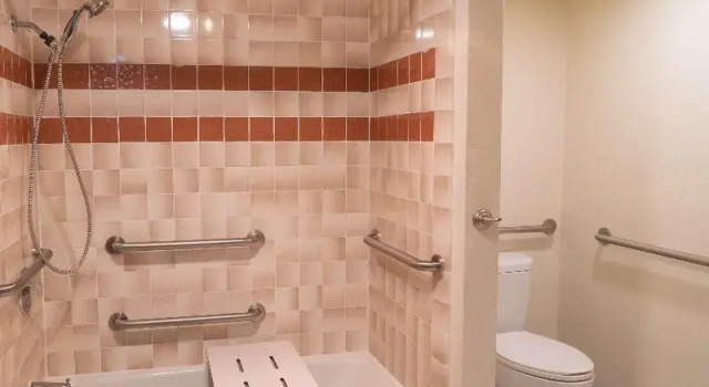 Четырёхместный номер Standard с балконом Best Western Plus Monterey Inn