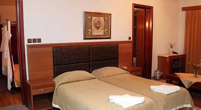 Mythos, Book Hotel Elatochori 