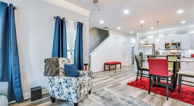 World Cup ATL Home Base w/ Patio in Orchard Knob!, Boek Appartement Hotels in Georgia met parkeren, Parkeren