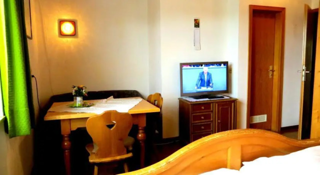 Landgasthof Zum Hirschen, Book Hotel Neusitz Frankenhöhe