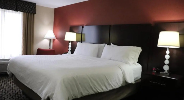 Номер Standard Holiday Inn Express Hotel & Suites Crawfordsville by IHG