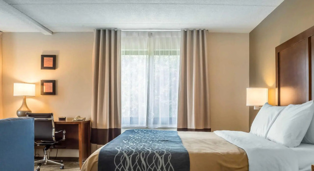 Номер Standard Comfort Inn The Pointe