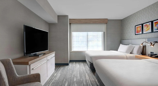 Четырёхместный люкс c 1 комнатой Hilton Garden Inn Hamilton