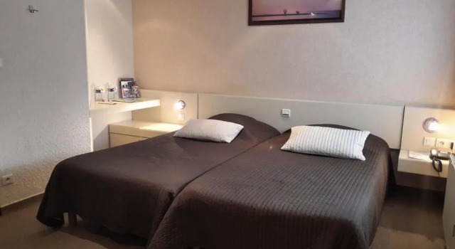 Двухместный номер Standard Logis Hôtel & Restaurant Arcombelle