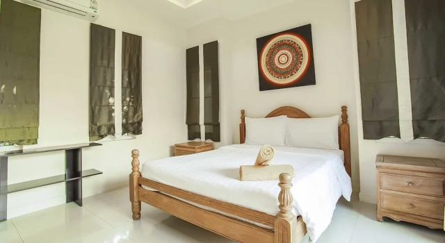 Natcha Pool Villa Pattaya, Забронировать Вилла Отели Центральной Паттайя с парковкой, рядом с Торговый центр Harbor Pattaya, Парковка