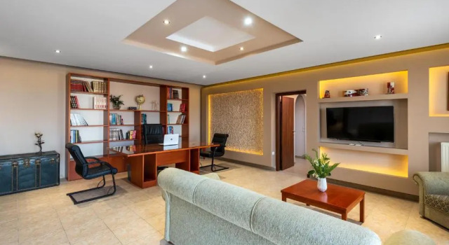 3 Roses Residence, Забронировать Отель Отели Афанду с парковкой, Парковка