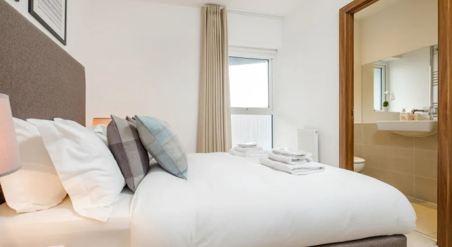 Premium huone Flamsteed Duplex Apartment