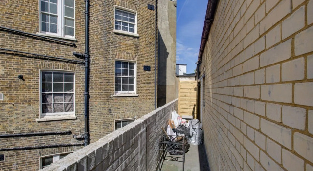 Private Family Apartment in Posh SW1 London